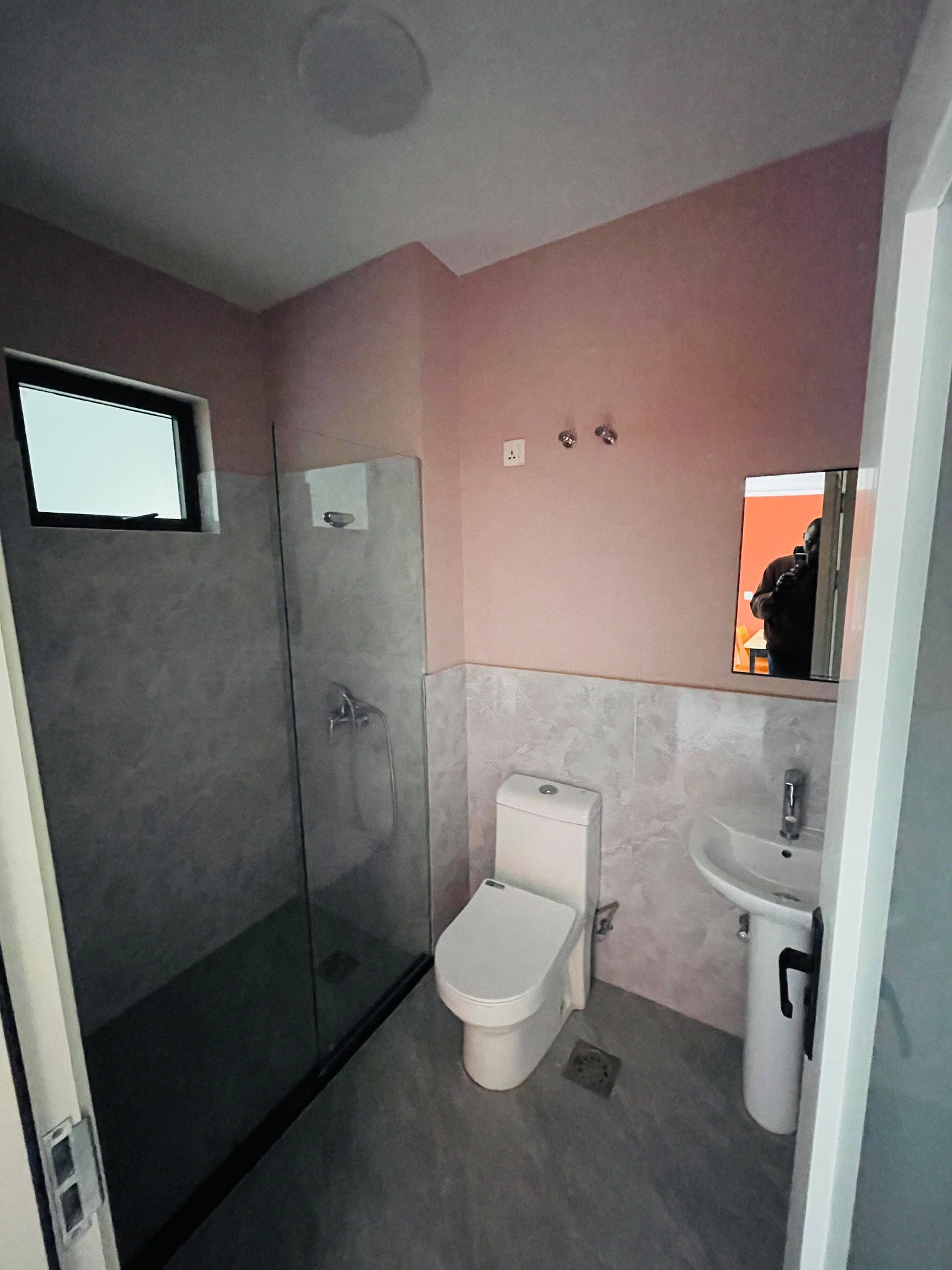 Cozy One Bedroom Apartment To Let in Wanyee Road Image