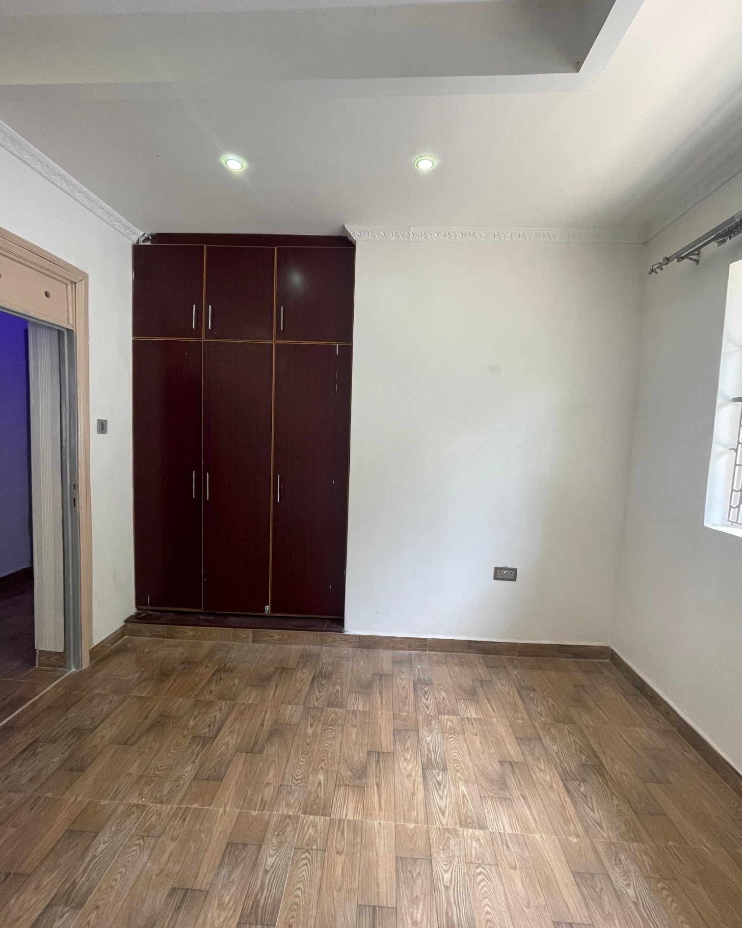 Dazzling 3 bedroom bungalow with a detached sqs to let in kerarapon Image