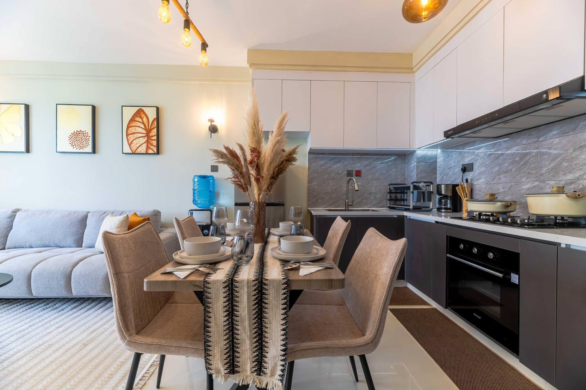DELUXE 1 BEDROOM FULLY FURNISHED TO LET IN WESTLANDS Image