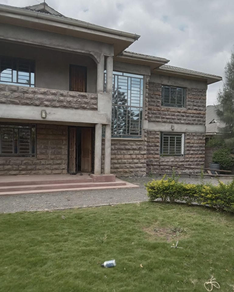 Distress 5 Bedroom Maisonette For Sale in Syokimau