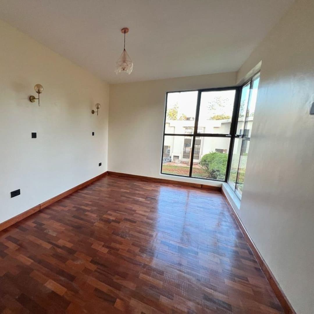 Electric 5 bedroom maisonette plus sq to let in KAREN Image