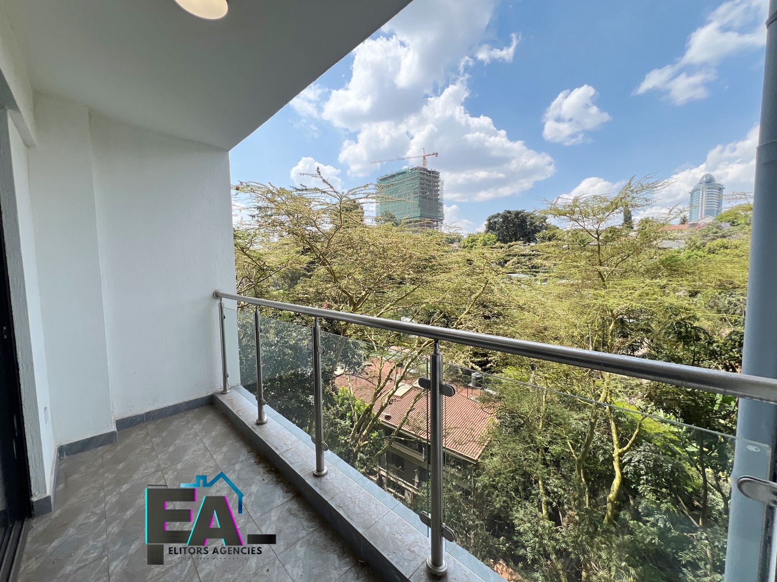 Elegant 2 bedroom master ensuite for rent in Riverside Image