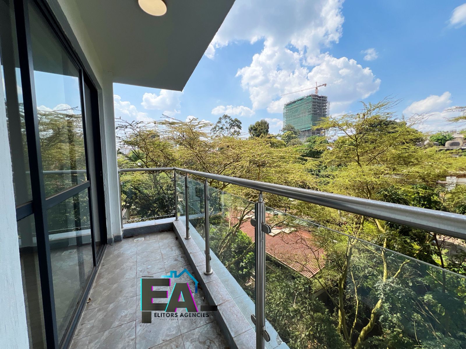 Elegant 2 bedroom apartment master ensuite for rent in Riverside
