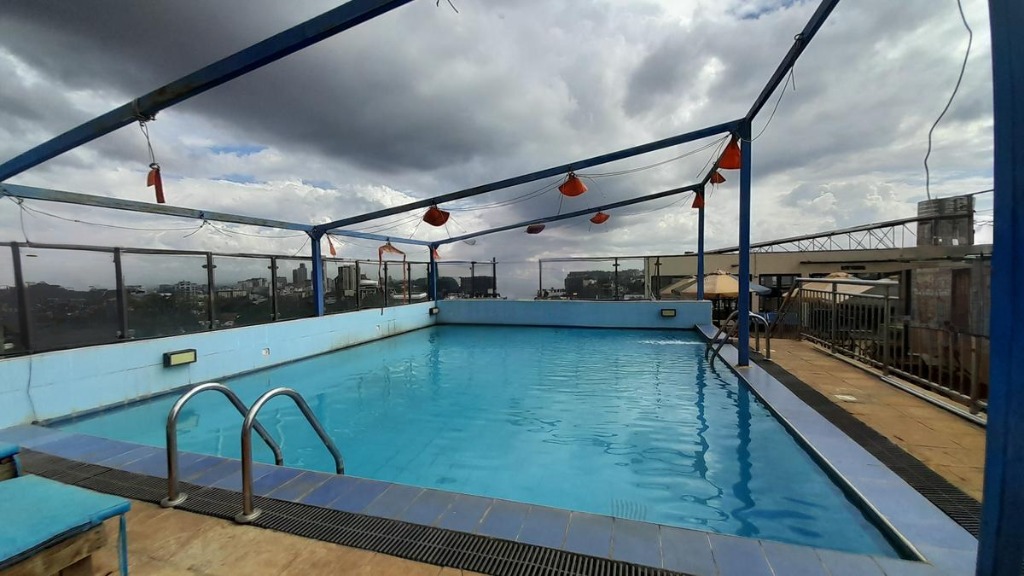 Elegant 3 Bedroom Apartment + DSQ in Brookside Image