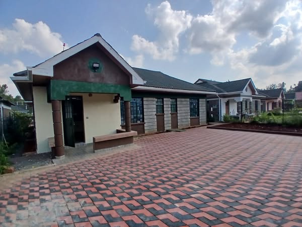 Elegant 3 Bedroom Bungalow For Sale in Kenyatta Road, Kimunyu