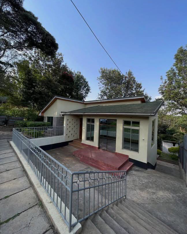 Elegant 3-Bedroom Bungalow To Let | Kerarapon Drive Image