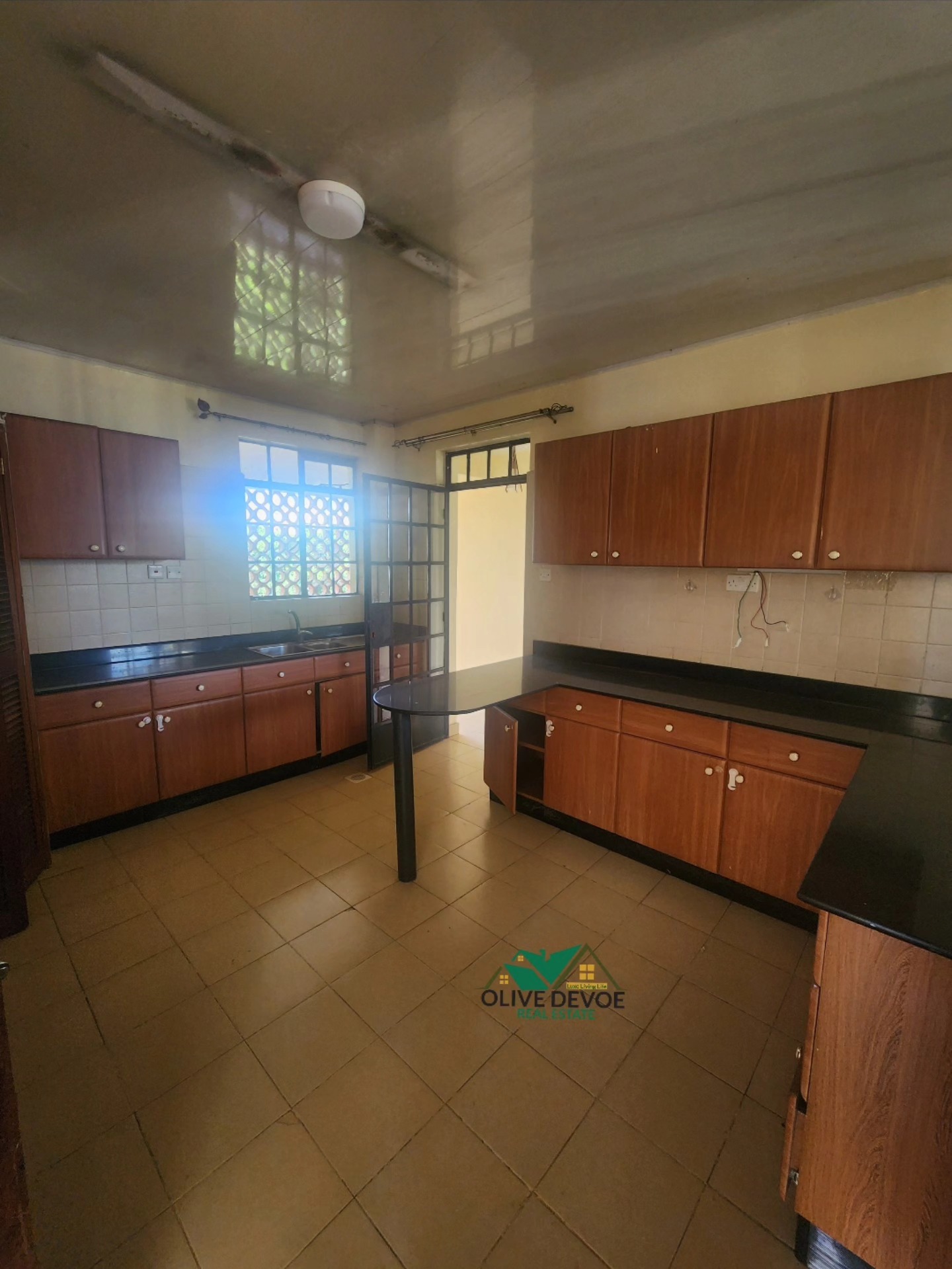 Elegant 3 bedroom + DSQ apartment to let in kilimani