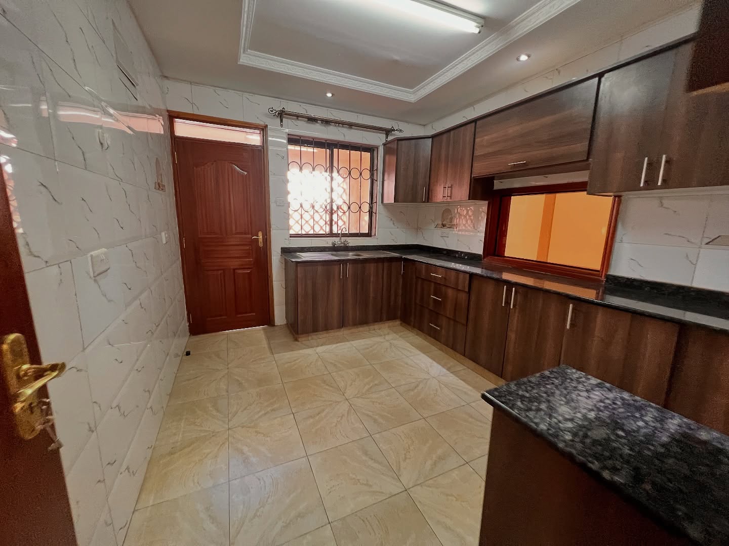 Elegant 3 bedroom plus dsq apartment to let in Lavington Image