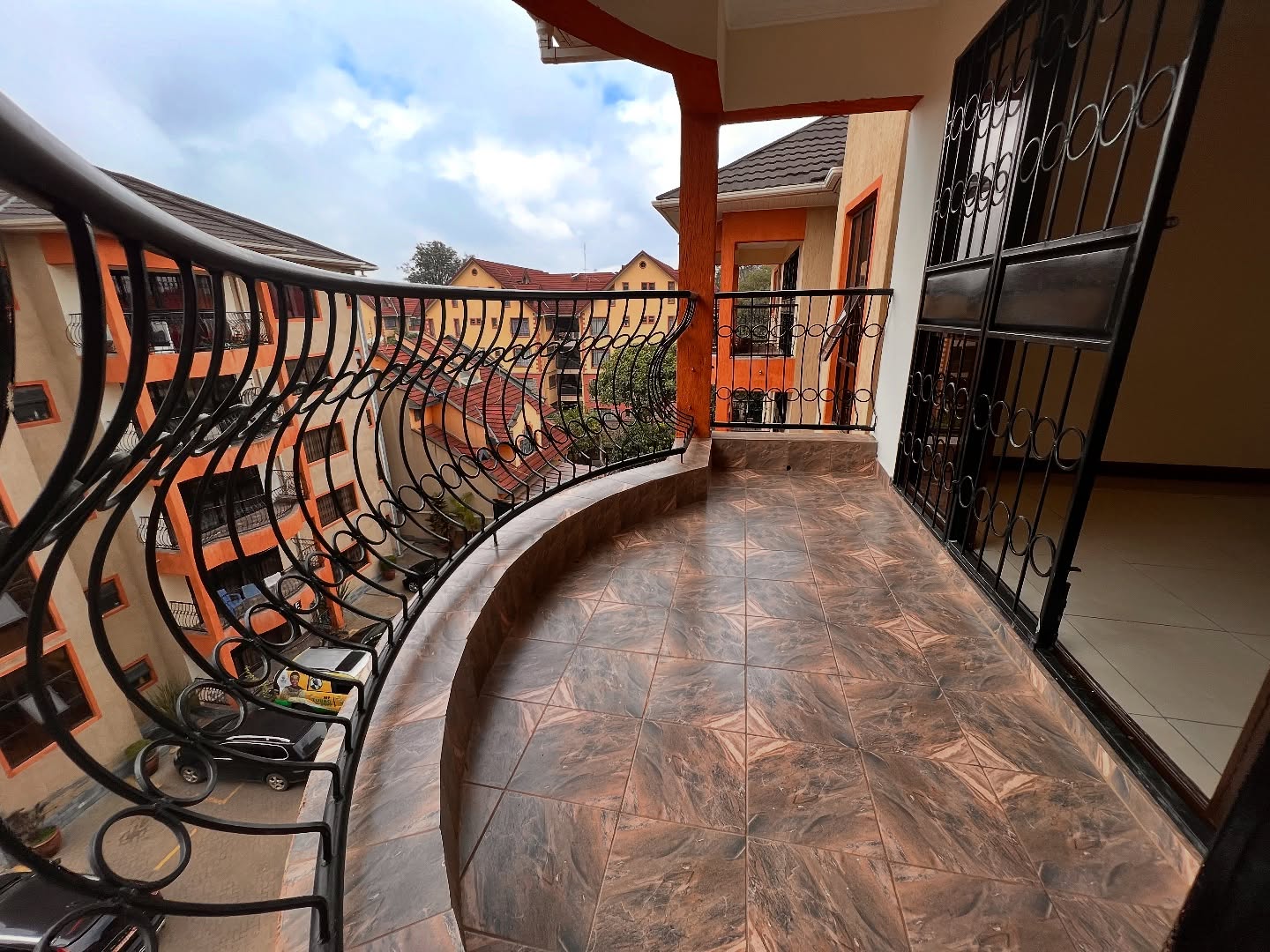 Elegant 3 bedroom plus dsq apartment to let in Lavington