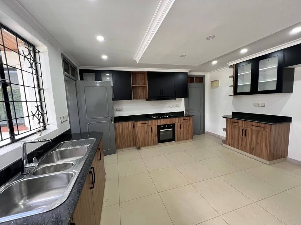 Elegant 4-Bedroom All-Ensuite Maisonette For Rent in Ridgeways Image