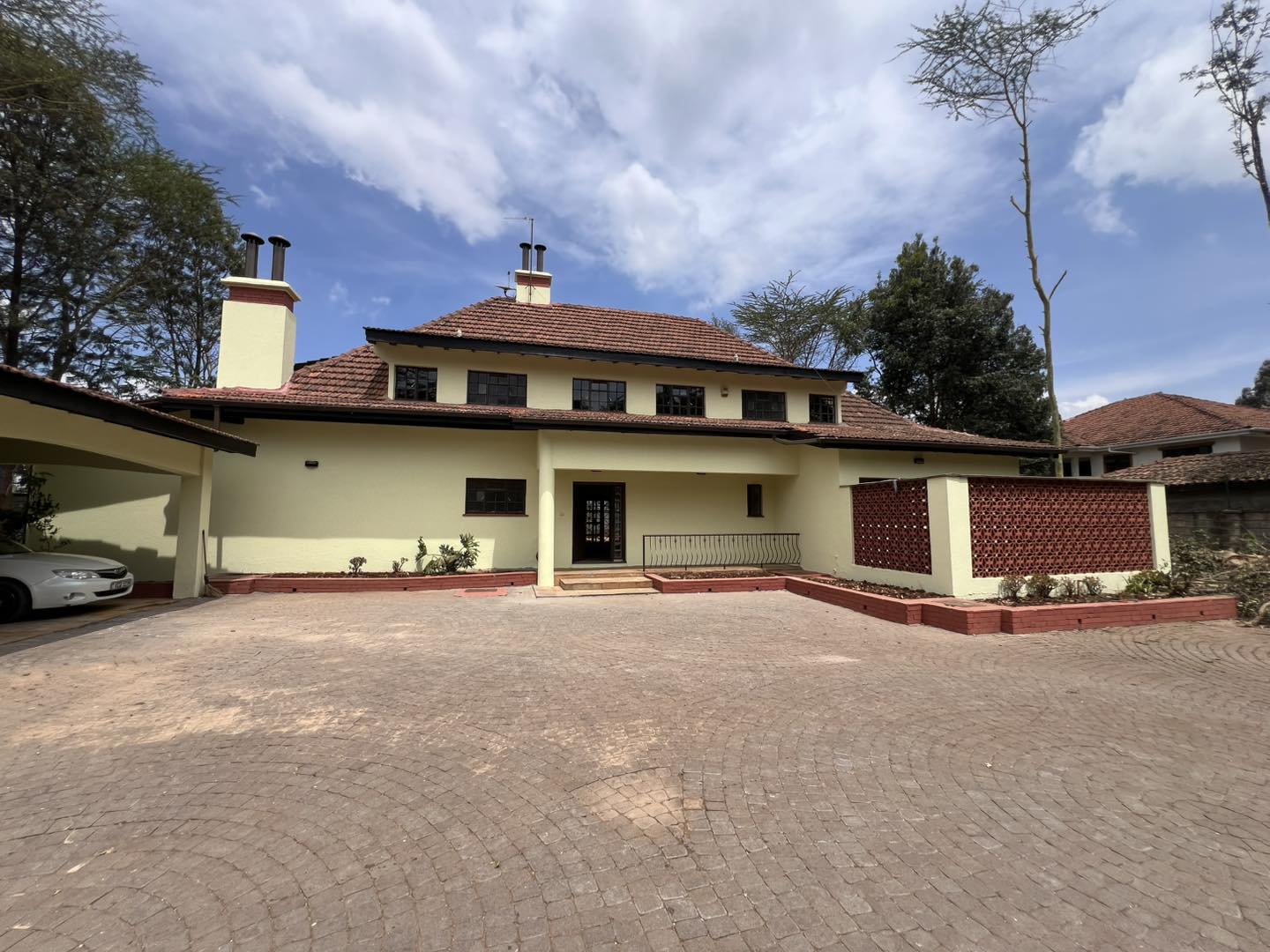 Elegant 4-Bedroom + DSQ Villa For Rent in Karen