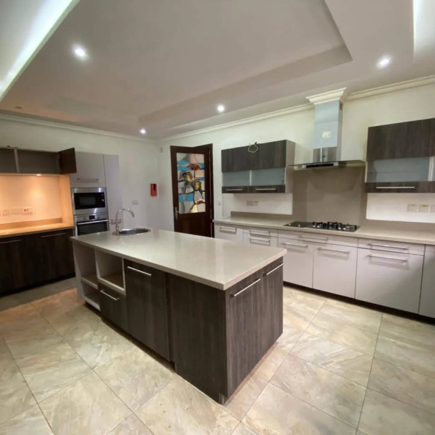 Elegant 4-bedroom maisonette to let in the heart of Lavington Image
