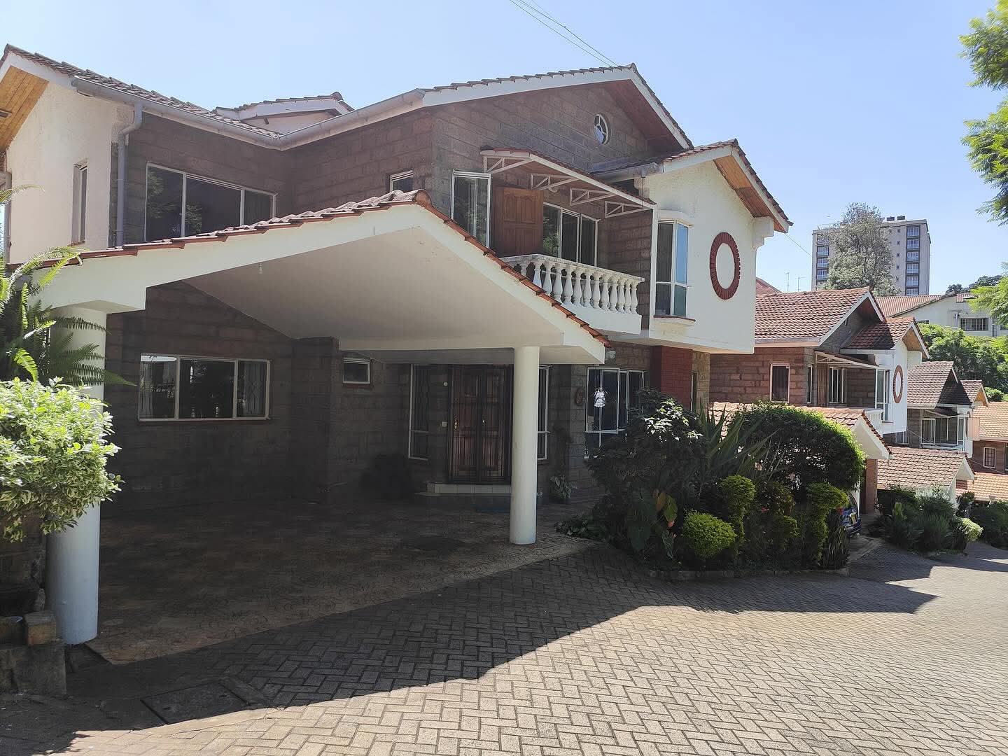 Elegant 4 Bedroom Townhouse For Sale in Spring Valley