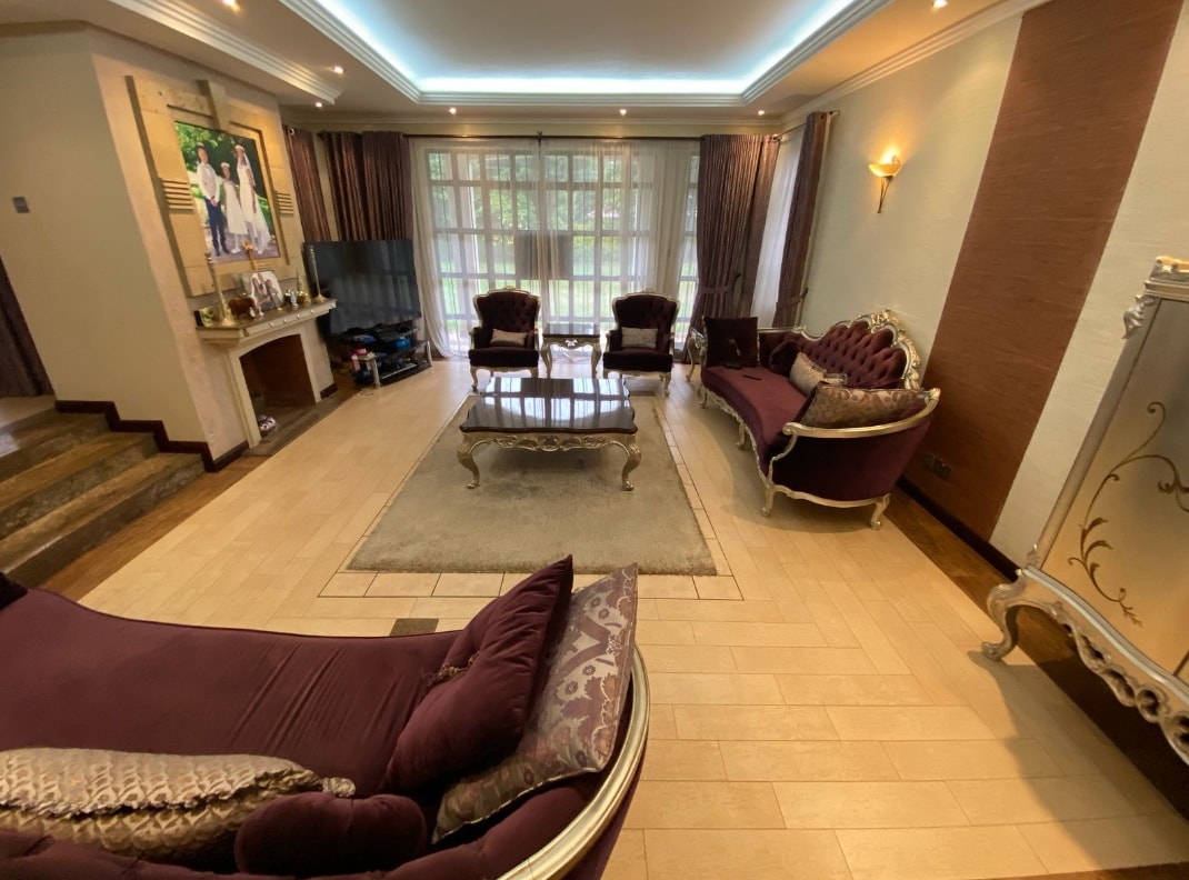 Elegant 5-Bedroom Maisonette For Sale in Old Runda Image