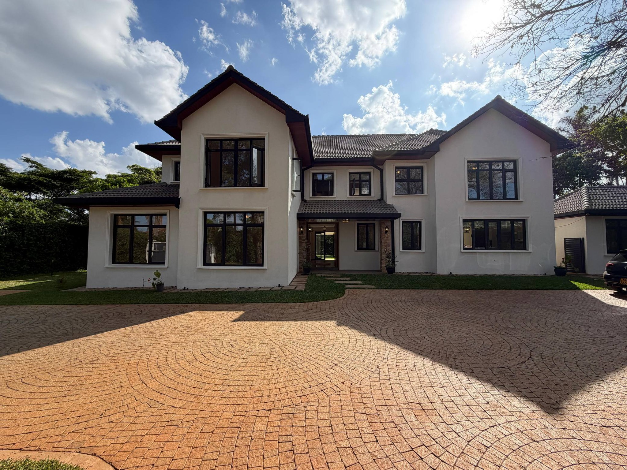 Elegant 5-Bedroom Maisonette For Sale in Runda