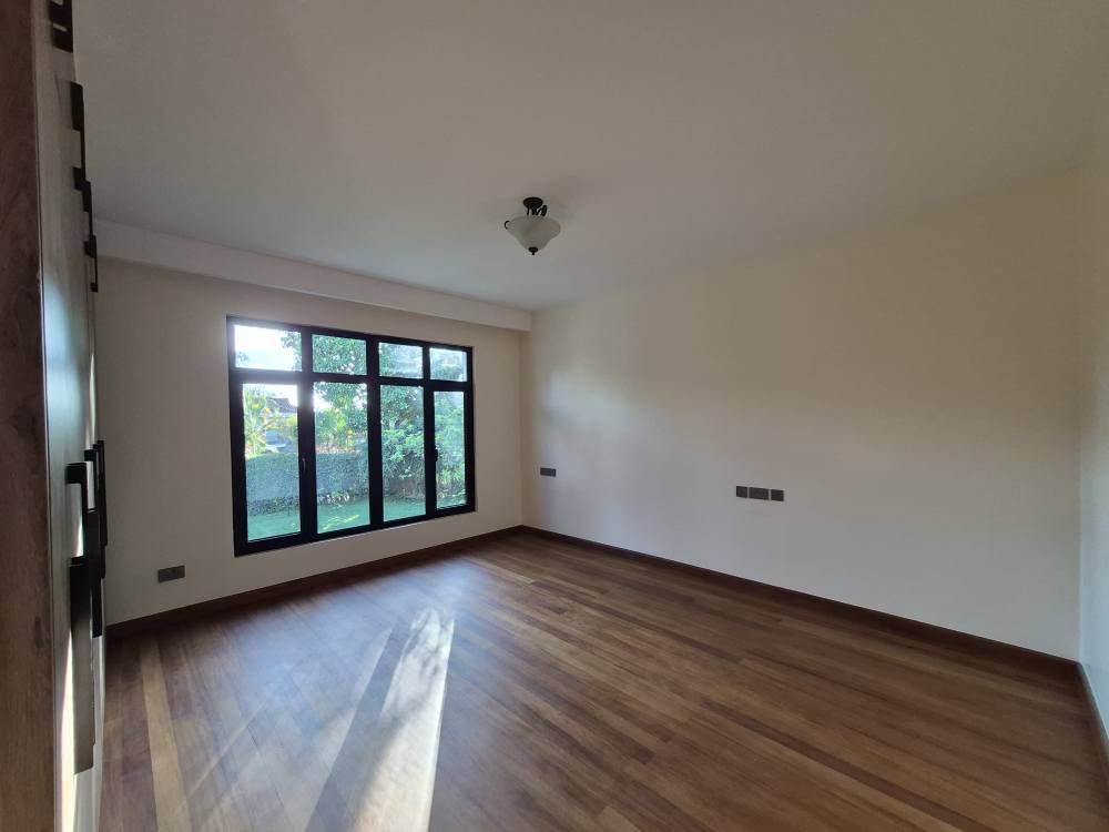 Elegant 5-Bedroom Maisonette For Sale in Runda Image