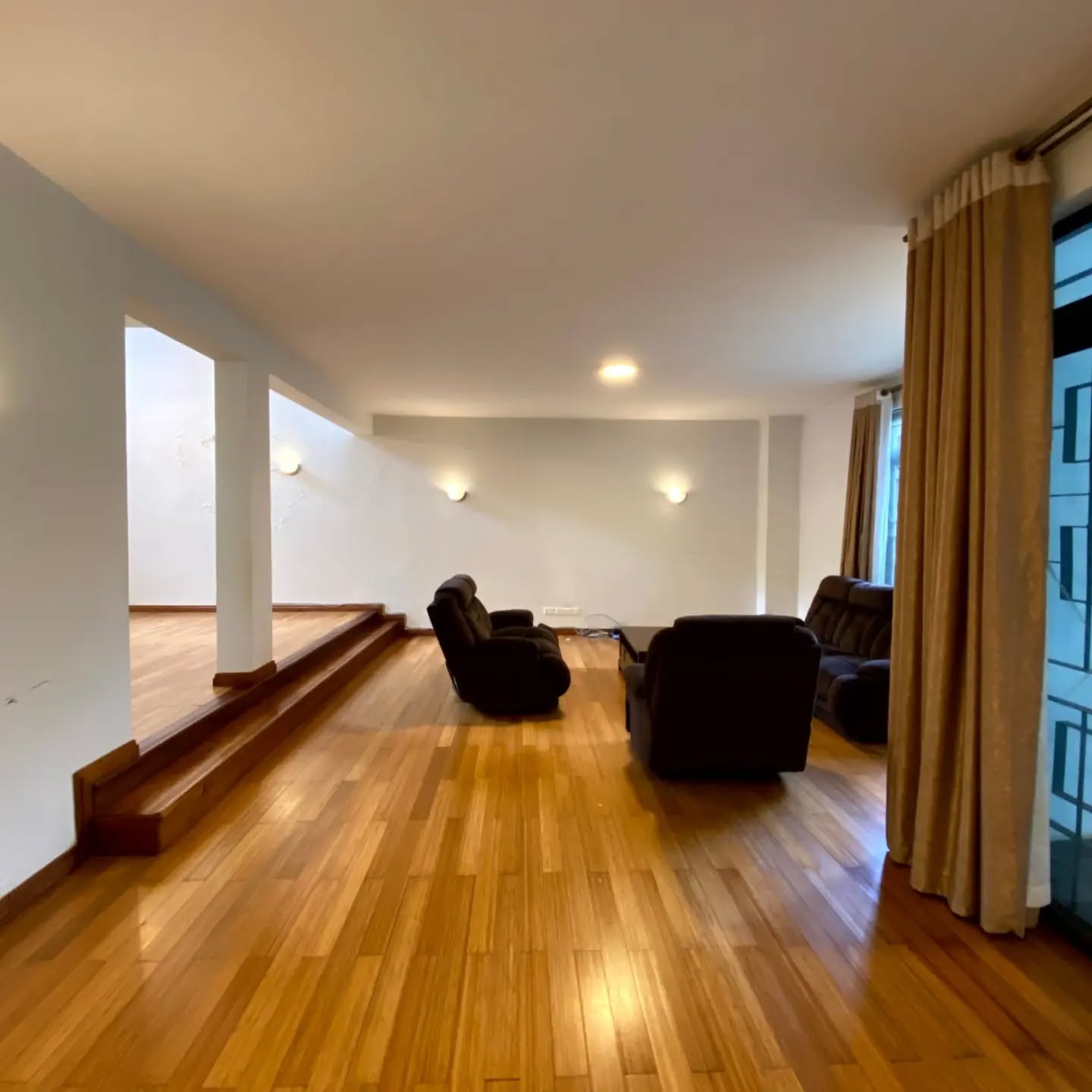 elegant 5 bedroom villa for rent or sale in spring valley Image