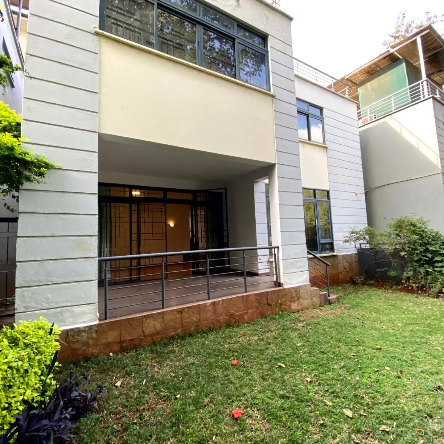 elegant 5 bedroom villa for rent or sale in spring valley Image