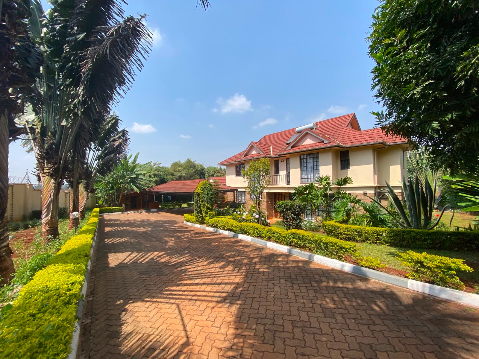 Exceptional 4-Bedroom All-Ensuite Townhouse with DSQ For Sale in Runda Mumwe Gardens Image