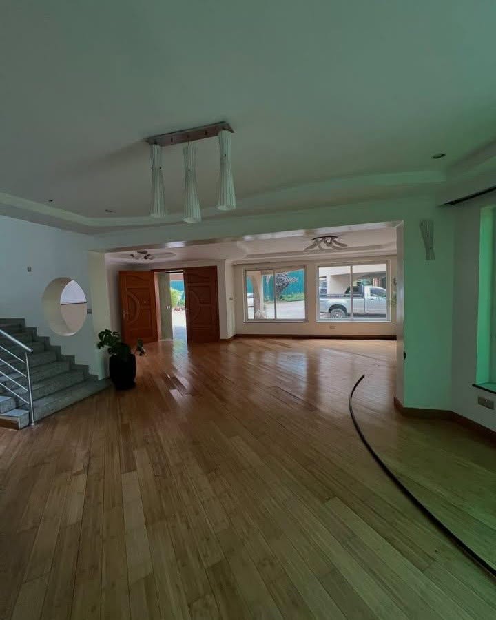 exclusive 4 bedroom townhouse plus dsq for rent in riverside