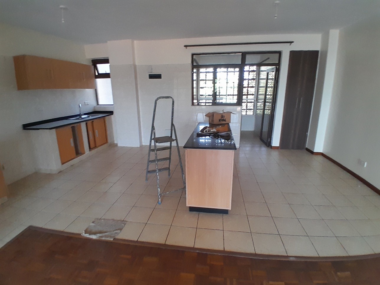 EXECUTIVE 2 & 3 BEDROOM APARTMENTS + SQ TO LET IN UPPER HILL Image