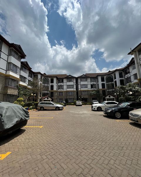 Executive 3 bedroom apartment plus dsq for sale in Kilimani.