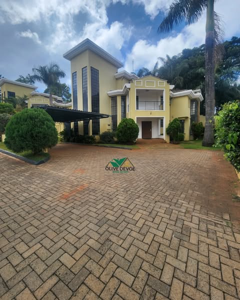 Executive 5 bedroom townhouse with 2 DSQs for rent in Lavington Image