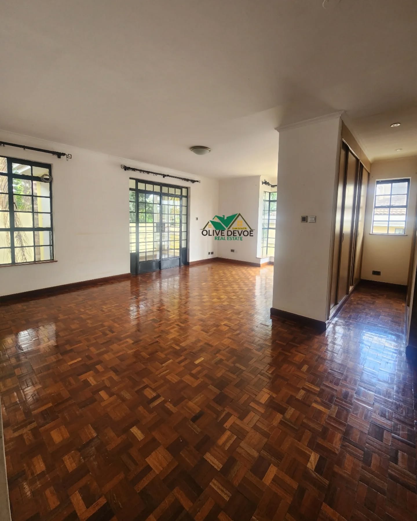 Executive 5 bedroom townhouse with 2 DSQs for rent in Lavington