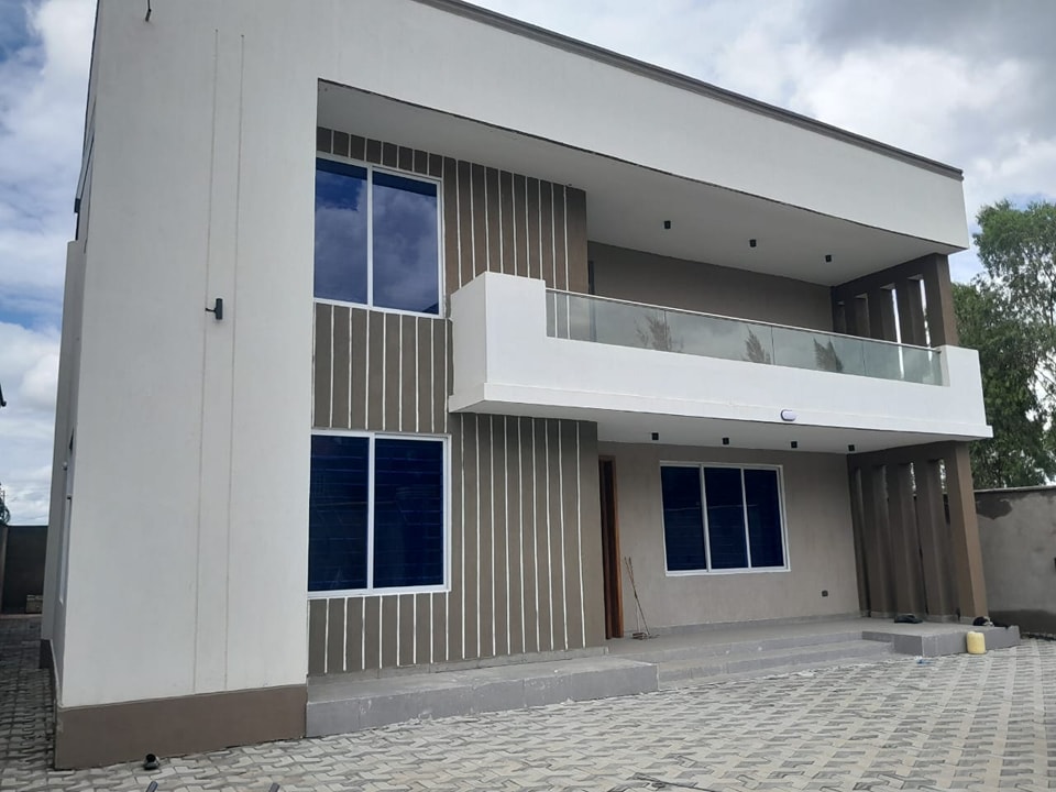 Executive 6 bedroom maisonette plus sq to let in Sabaki