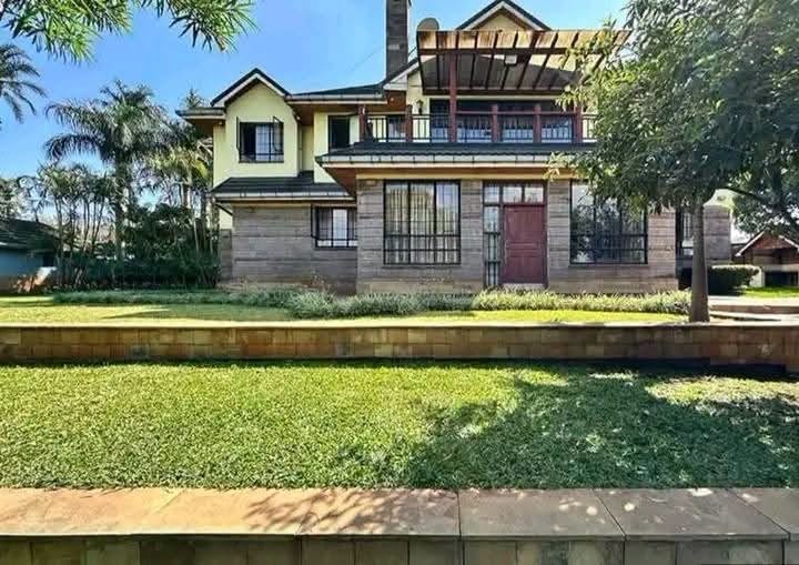 Executive All En-Suite 5-Bedroom maisonette For Sale in kitisuru