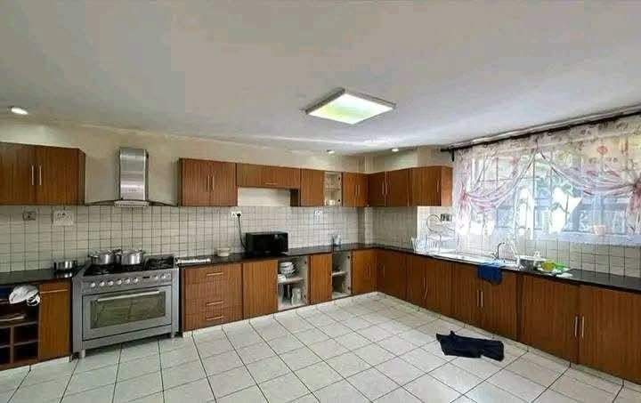 Executive All En-Suite 5-Bedroom maisonette For Sale in kitisuru Image