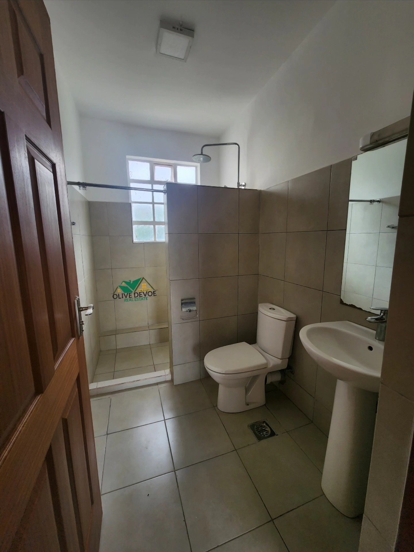 exquisite 3 bedroom apartment + dsq  in the leafy surbub of Lavington Image