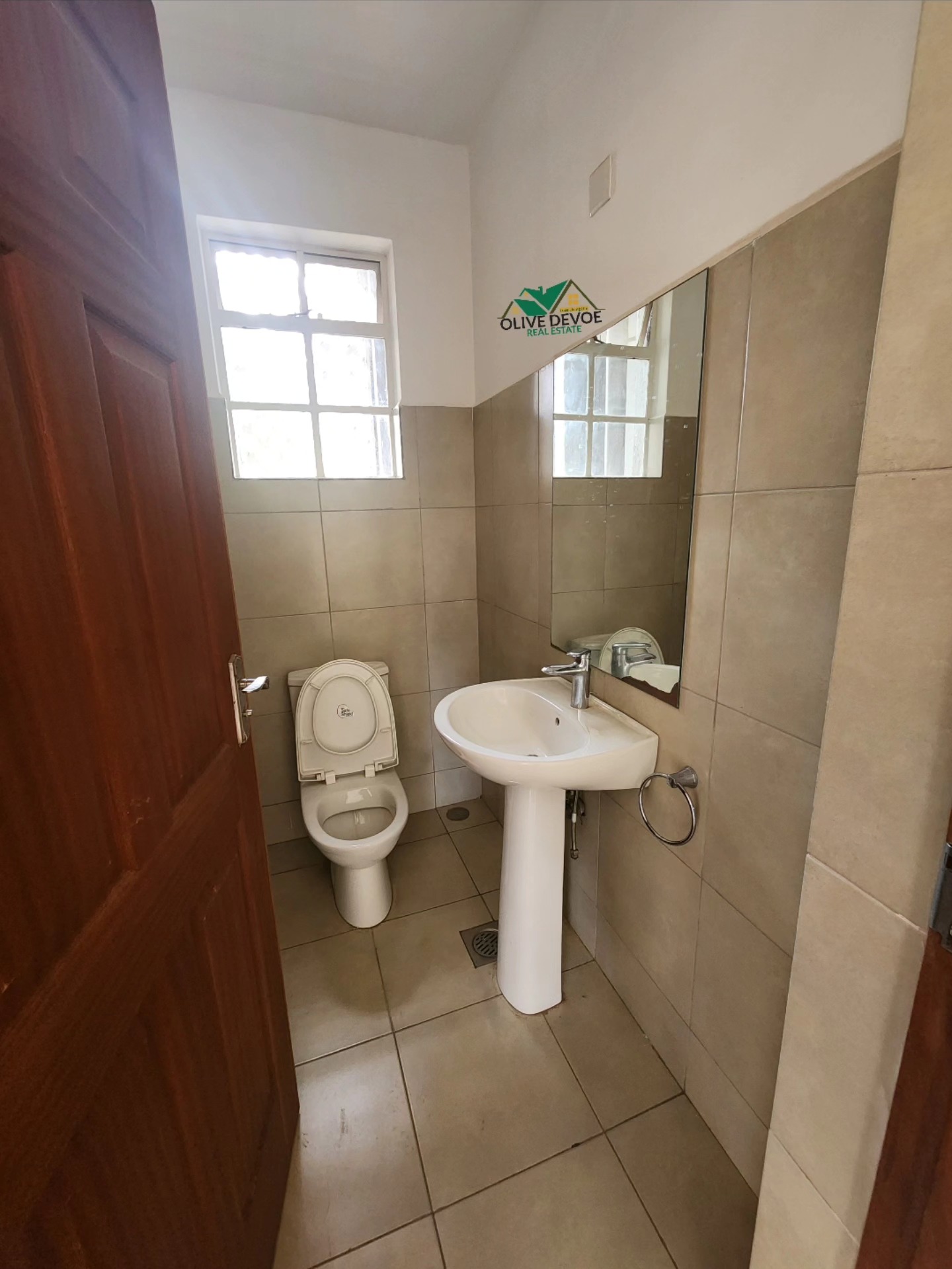 exquisite 3 bedroom apartment + dsq  in the leafy surbub of Lavington Image