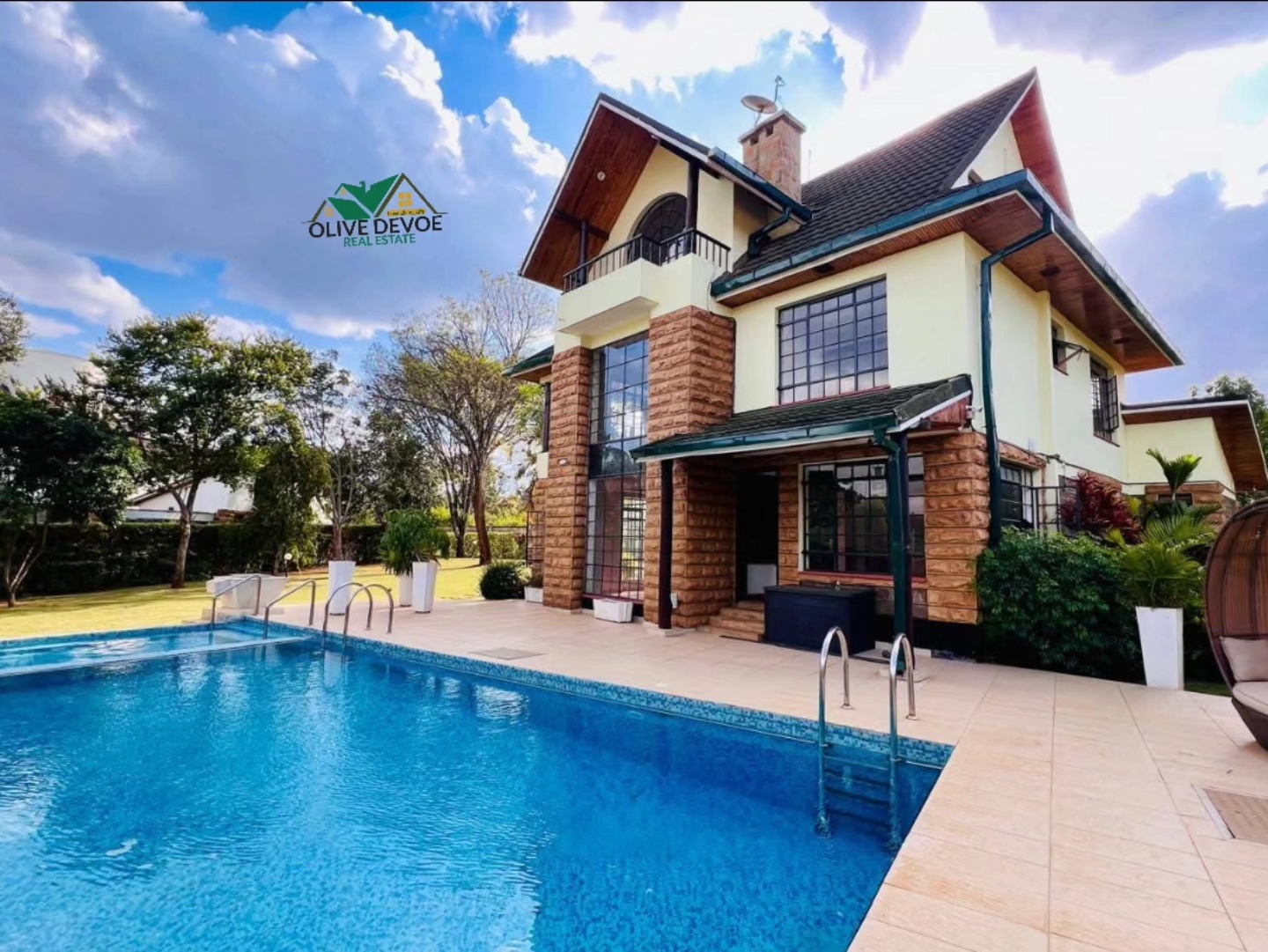 Exquisite 4-Bedroom Villa For Sale in Ridgeways