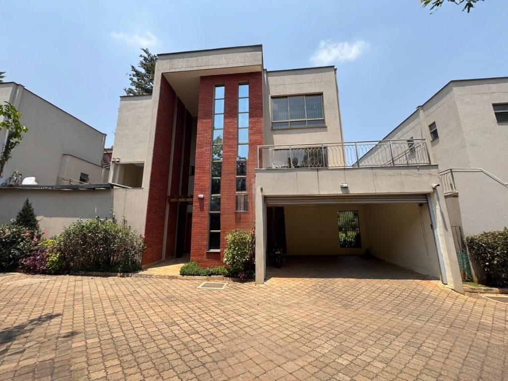 Exquisite 5 Bedroom Townhouse + DSQ in Lavington