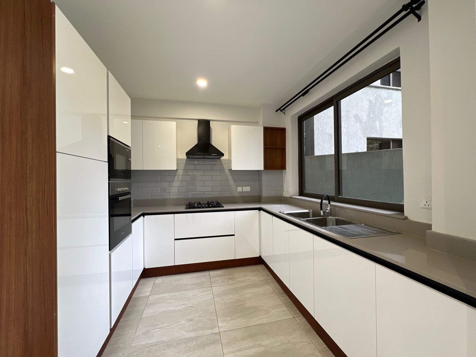 Exquisite, modern 2 bedroom all ensuite plus cloakroom with a private terrace and heated swimming pool Image