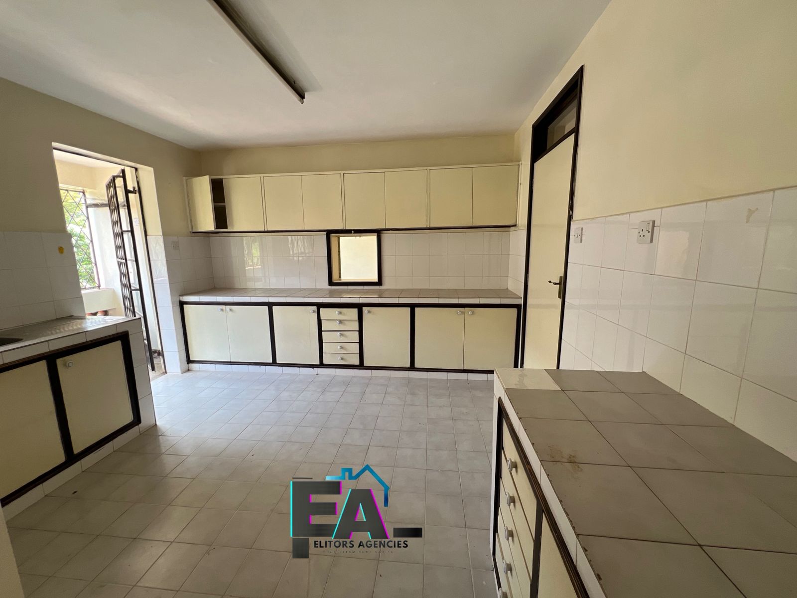 Fairly used 3 bedroom all ensuite for rent in Lavington Image