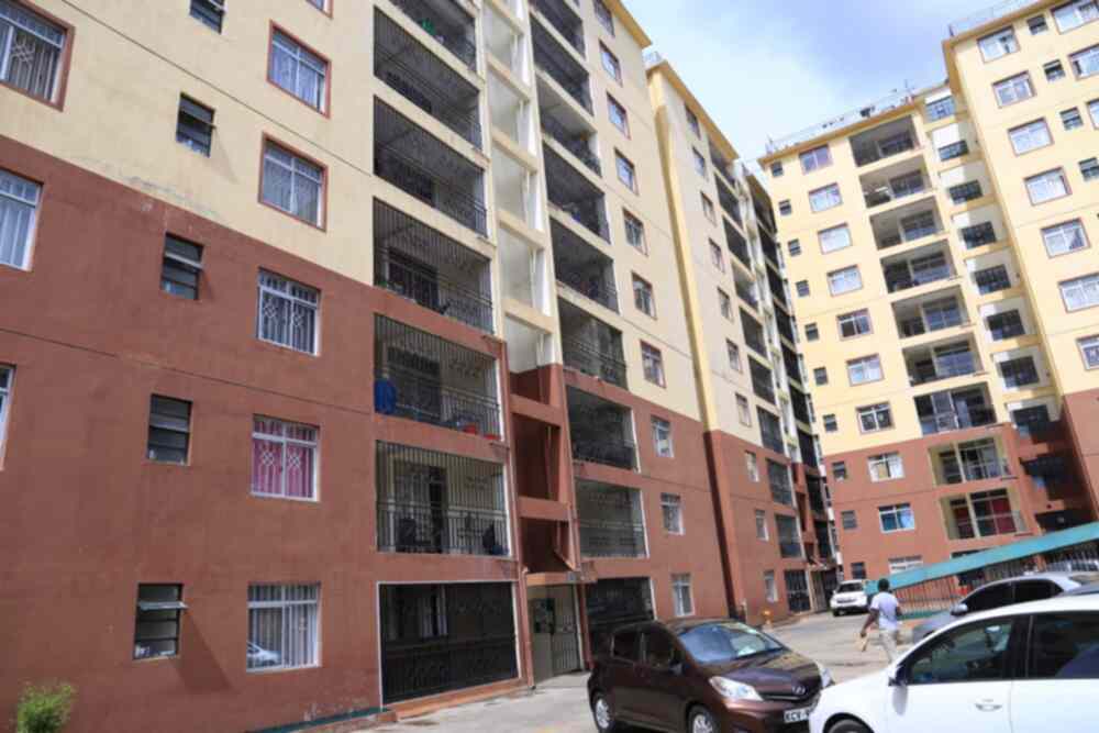 2 bedroom flat for sale in Lavington