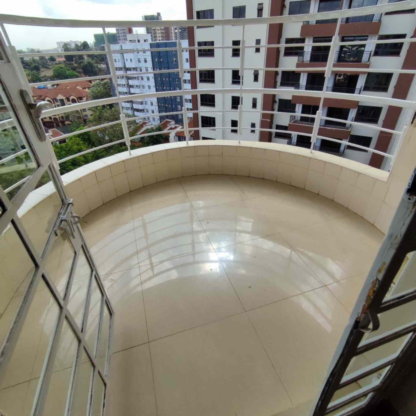 3 bedroom apartment for rent in Lavington Hatheru road