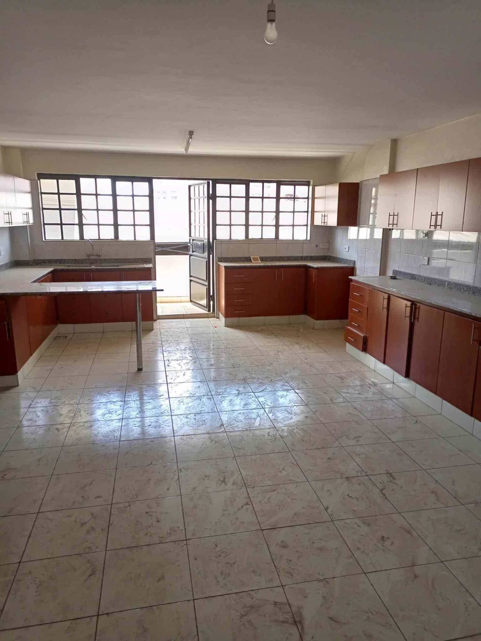 3 bedroom apartment for rent in Ngara near stima plaza