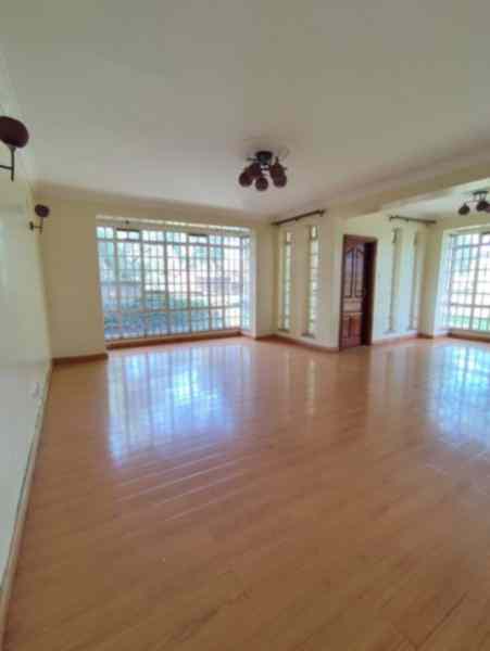 3 bedroom apartment with dsq for rent in Kileleshwa