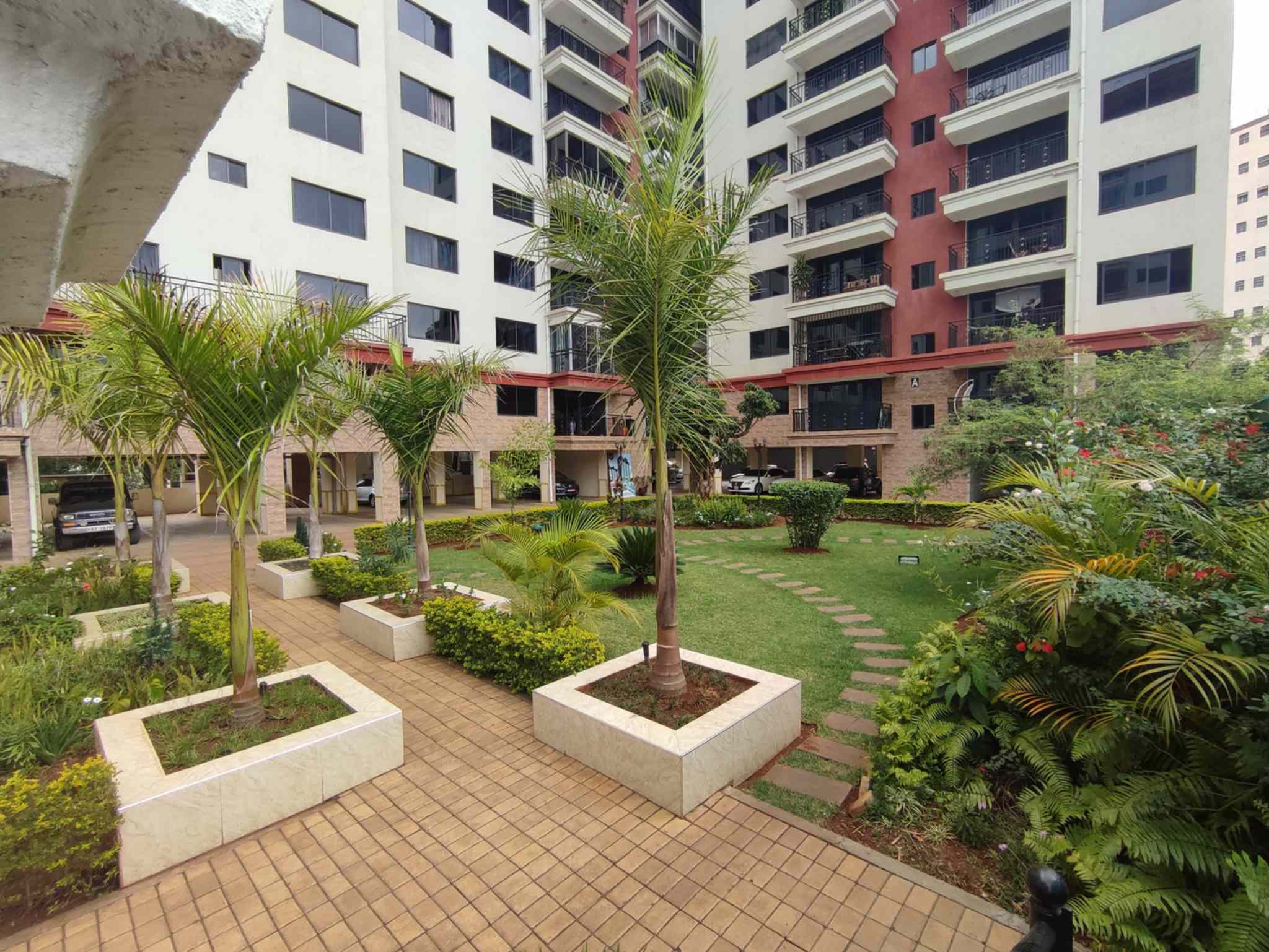 3 bedroom apartment with dsq for sale in Kilimani