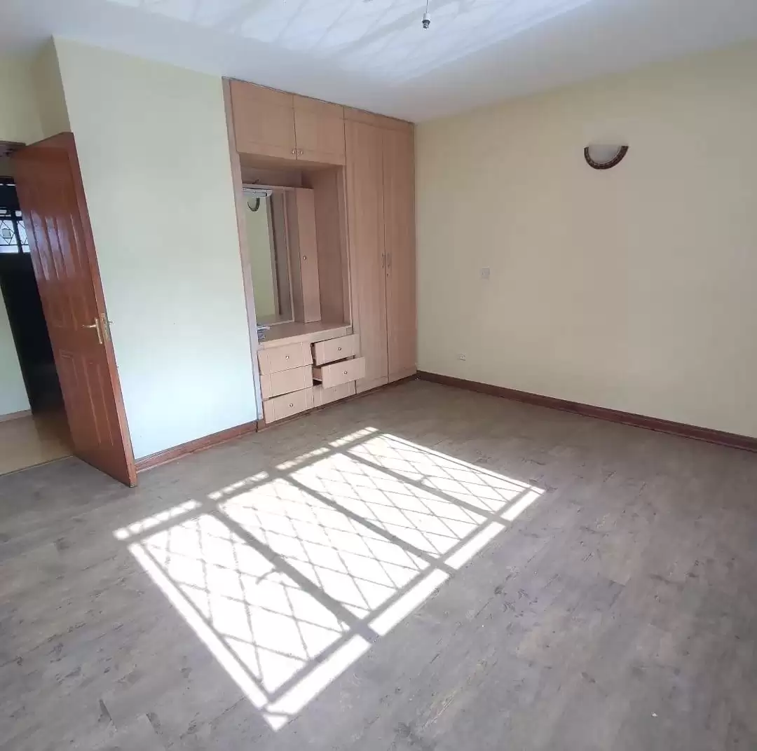 2 bedroom apartment for rent in Lavingto Image