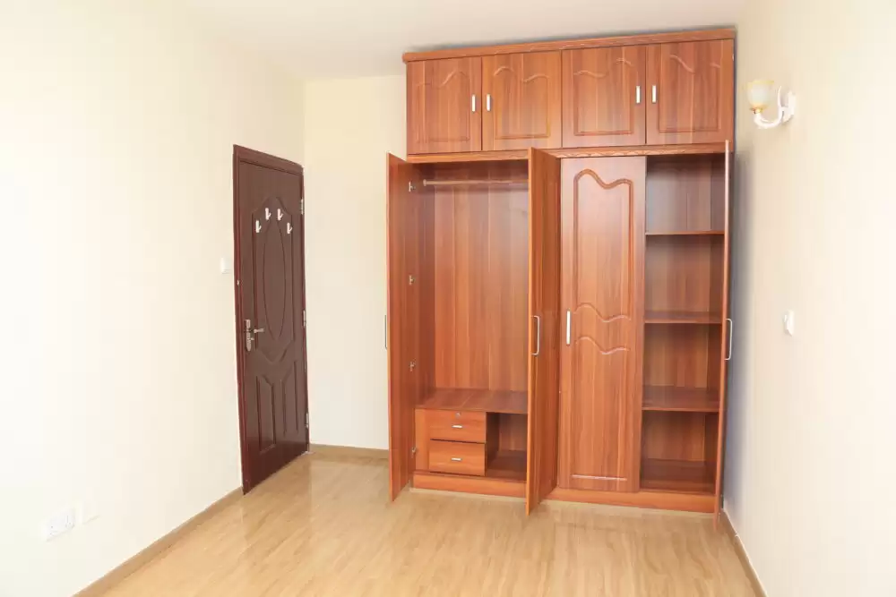 2 bedroom flat for sale in Lavington Image