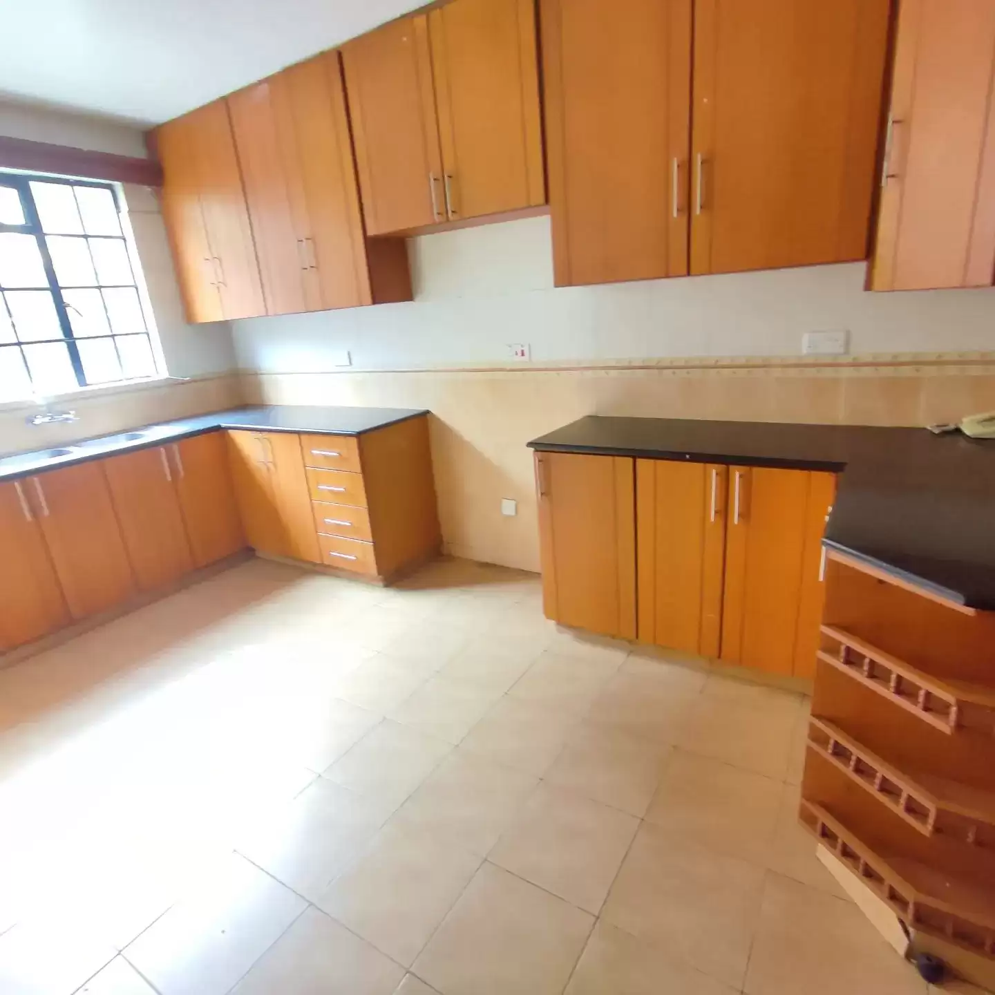 3 bedroom apartment for rent in Kilimani with dsq Image