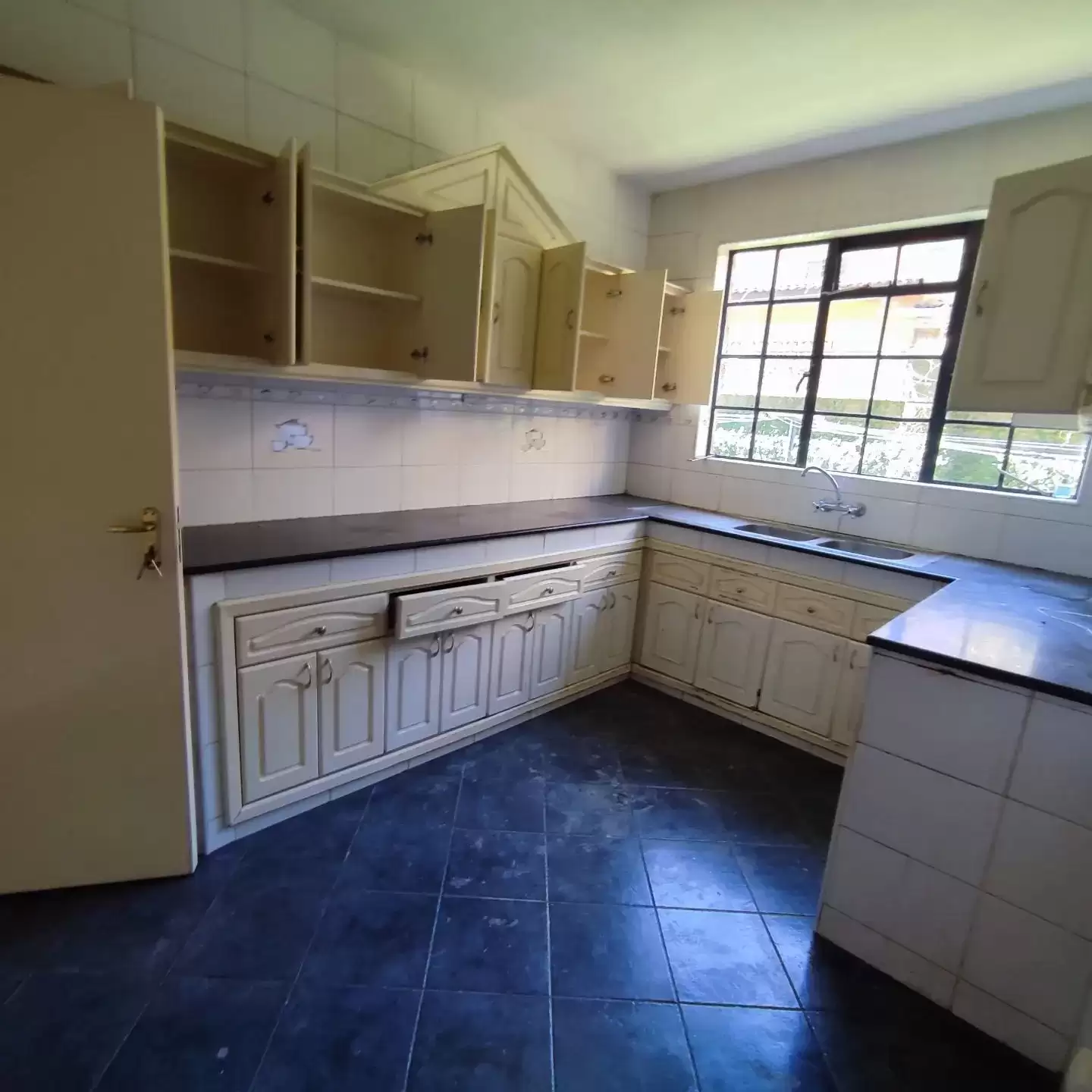 3 bedroom apartment for rent in Kilimani Image