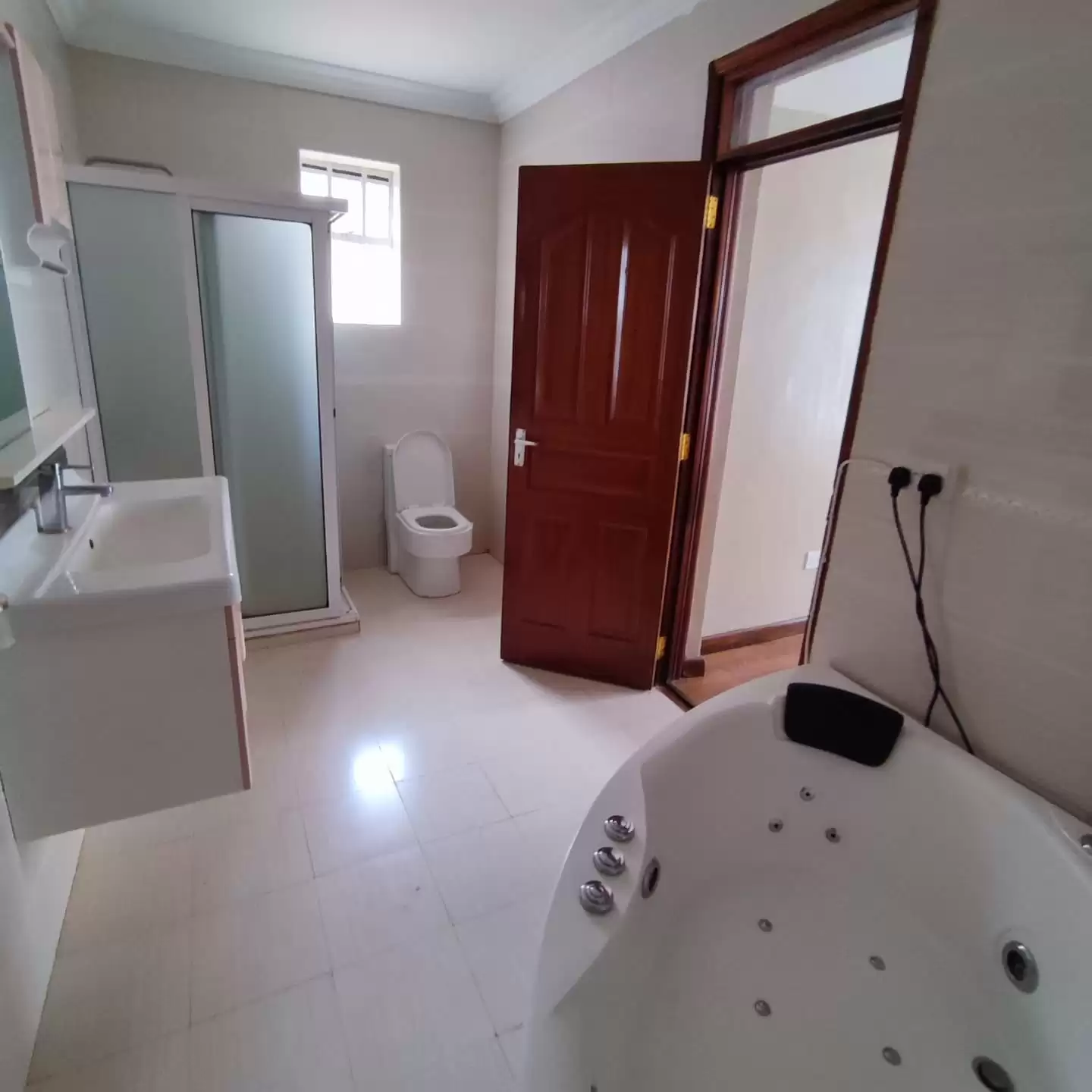 3 bedroom apartment for rent in Lavington Hatheru road Image