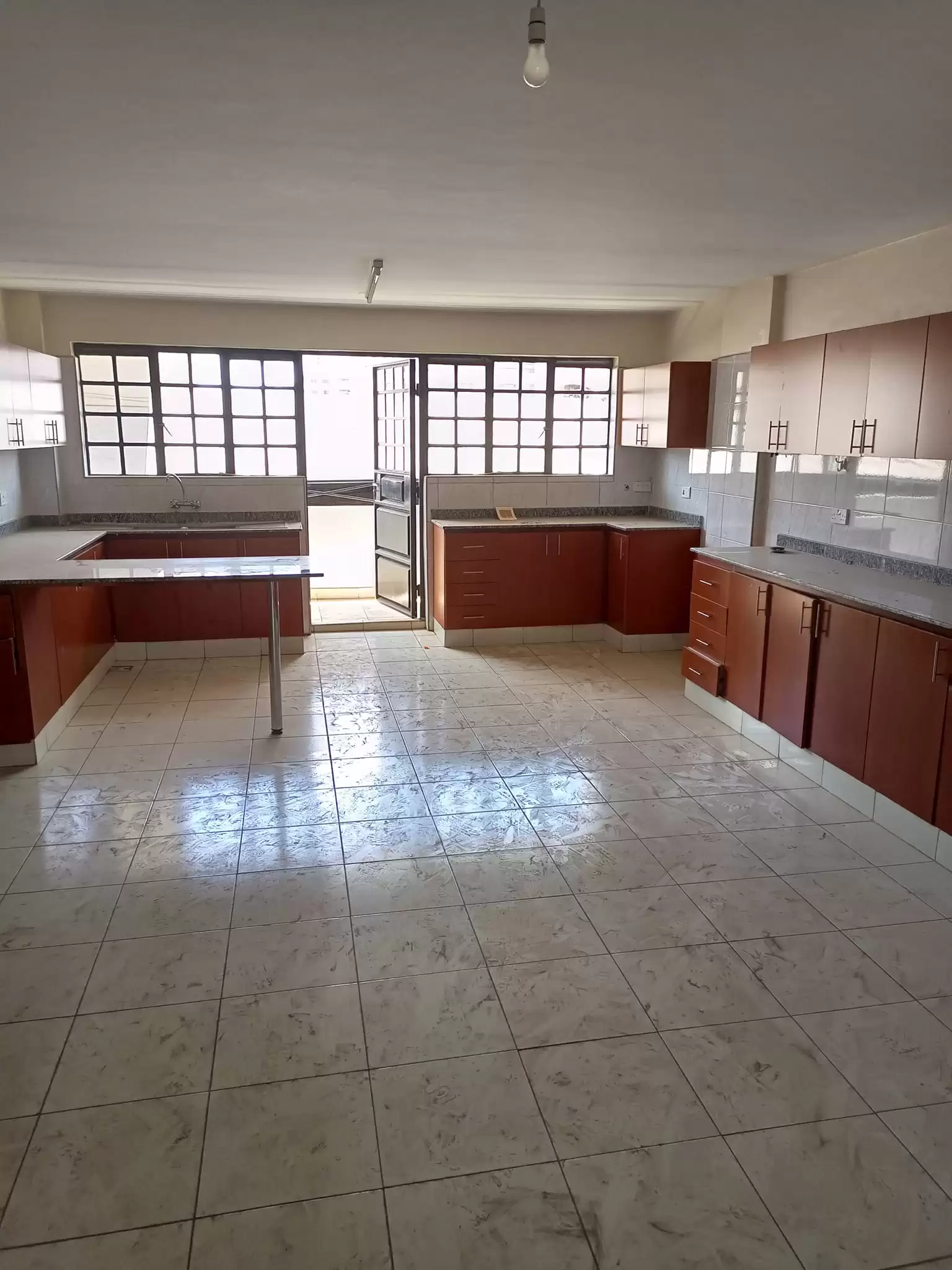 3 bedroom apartment for rent in Parklands near stima plaza Image