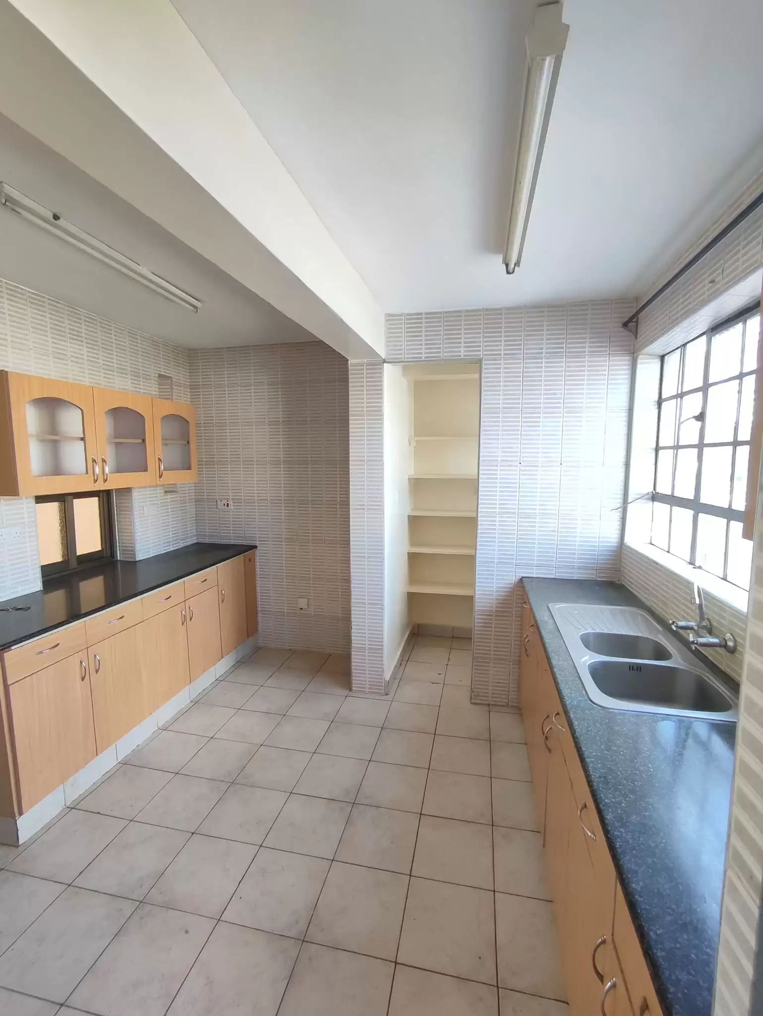 3 bedroom apartment with dsq for rent in Lavington Image