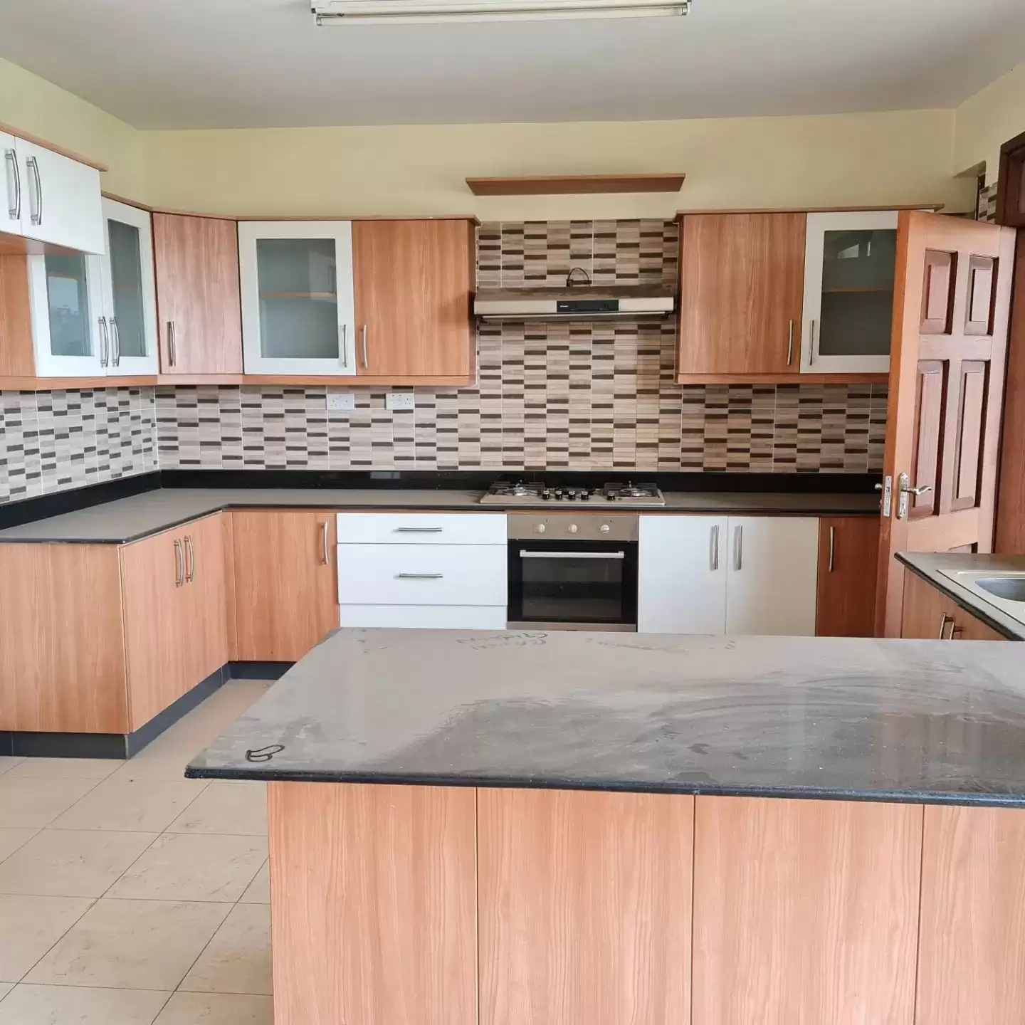 3 bedroom penthouse for rent in Kilimani Image